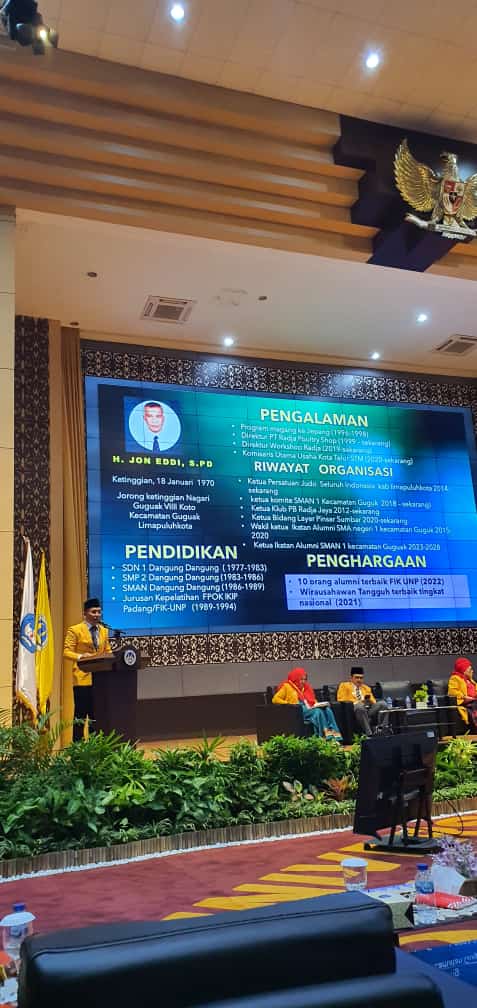 JON EDDI: MEMBANGUN IMPIAN PETERNAKAN AYAM MODERN.