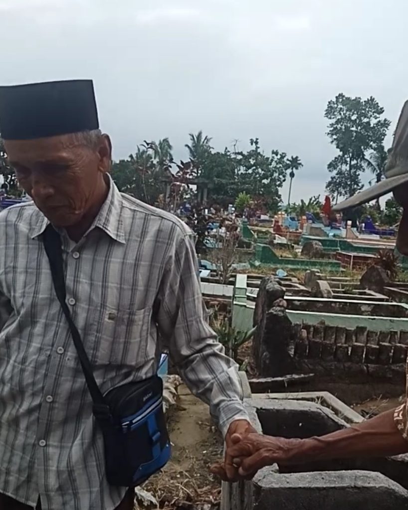 Catatan Harianku (1628): DAILAMI BERMIMPI DISERAHI BAYI DI MAKAM IMAM BONJOL DURI